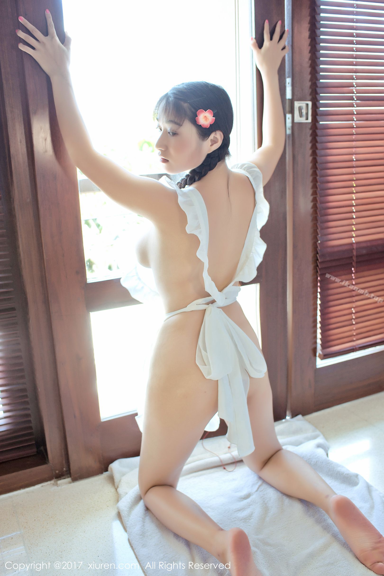 99年纯天然童颜巨乳气质妹子缇娜美身材非常娇小，却拥有F杯丰满巨乳-性感写真（真人集）-歪歪出品（第4张）